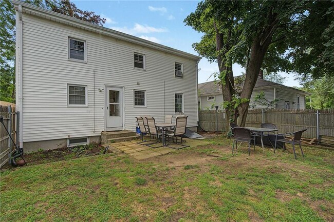 Building Photo - 1349 W Shore Rd