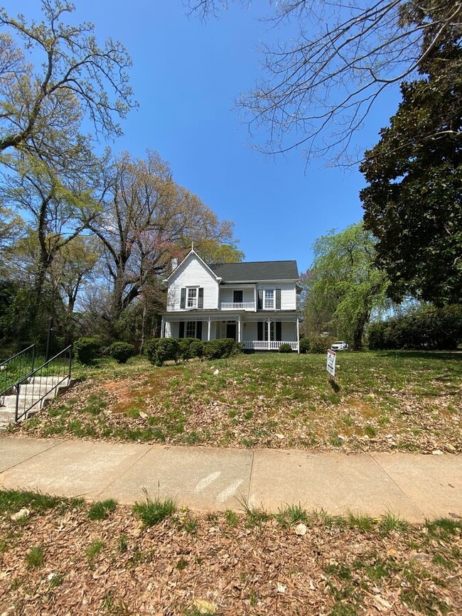 Building Photo - Lawn Care Included!!