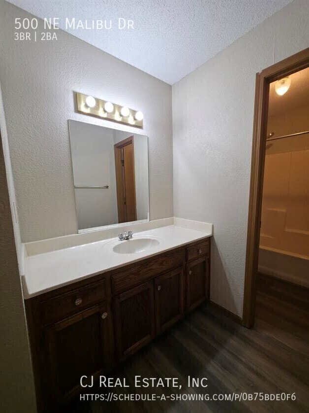 Building Photo - 500 NE Malibu Dr