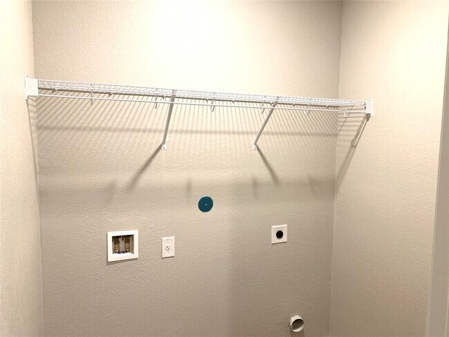 Building Photo - 112 Declaration Ln