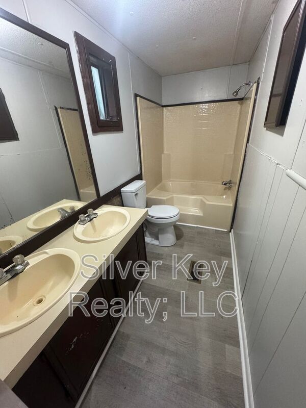 Building Photo - 182 Co Rd 703