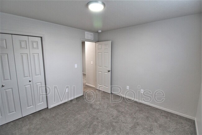 Building Photo - 19571 Newhall Pl