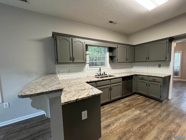 Building Photo - 100 Huxton Ct SW