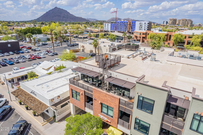 Building Photo - 4020 N Scottsdale Rd