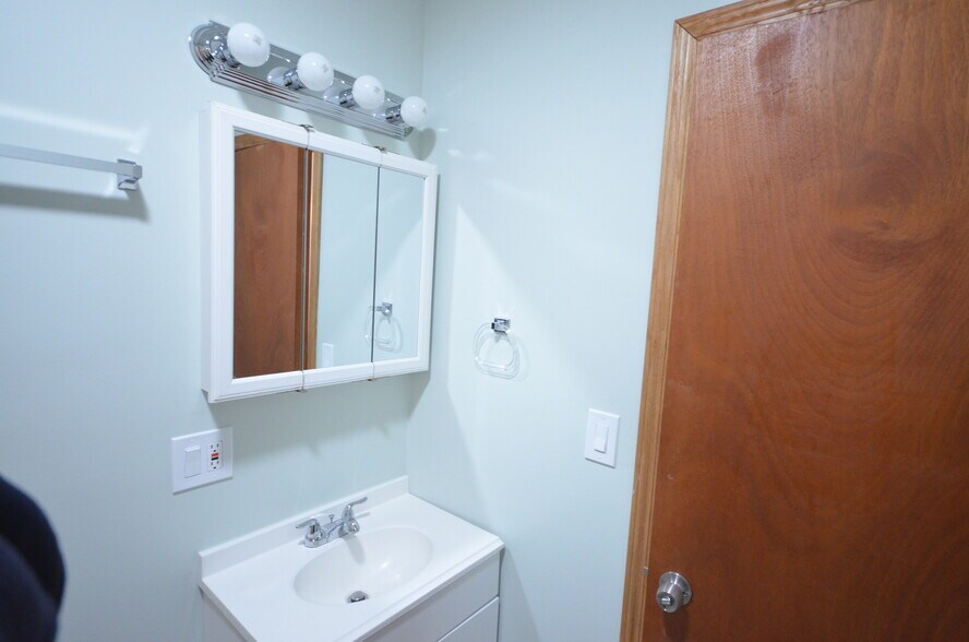 Building Photo - 2815 W 25th Pl