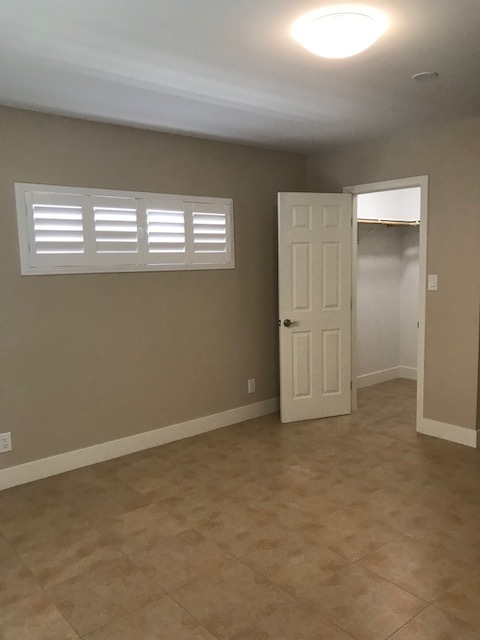 Building Photo - MOVE-IN READY 3+2 w/open floorplan