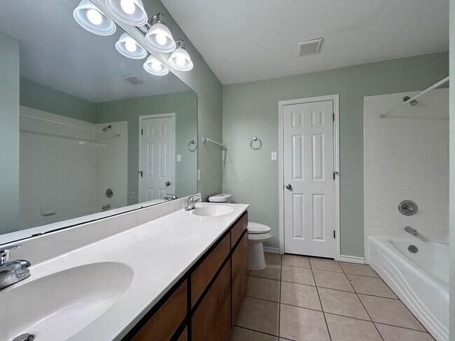 Building Photo - 3007 Kestrel Dr