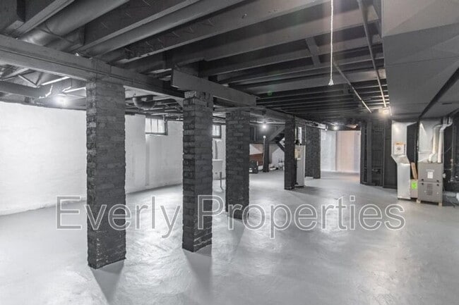 Building Photo - 1025 Yout St