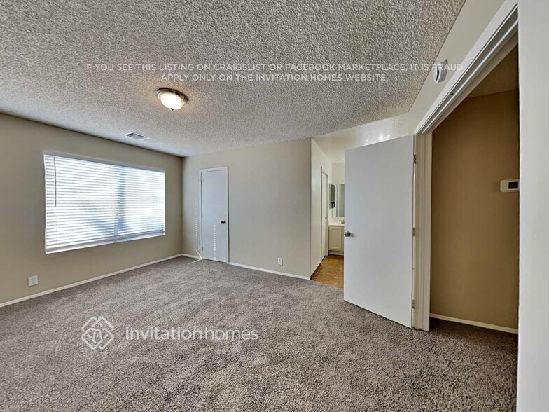Building Photo - 8445 W Emile Zola Ave