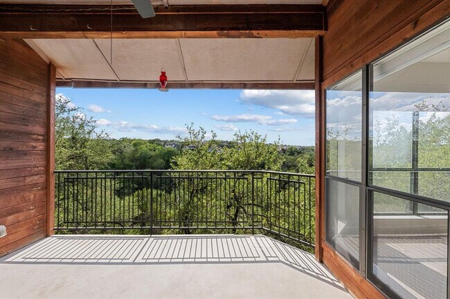 Building Photo - 4711 Spicewood Springs Rd