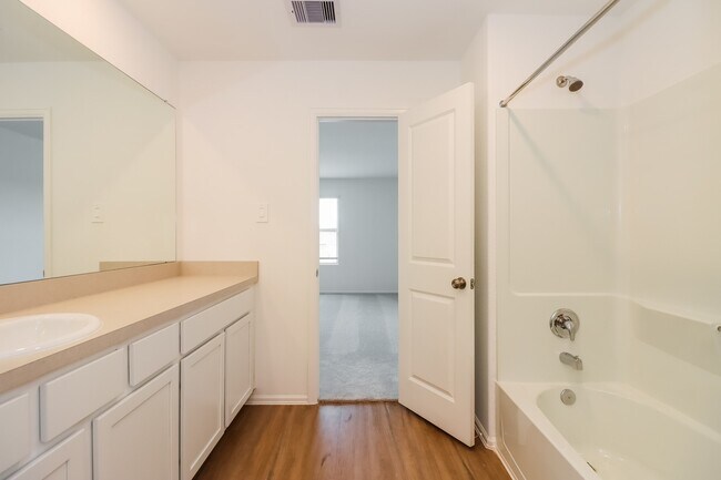 Building Photo - 202 Alder Laurels Cv