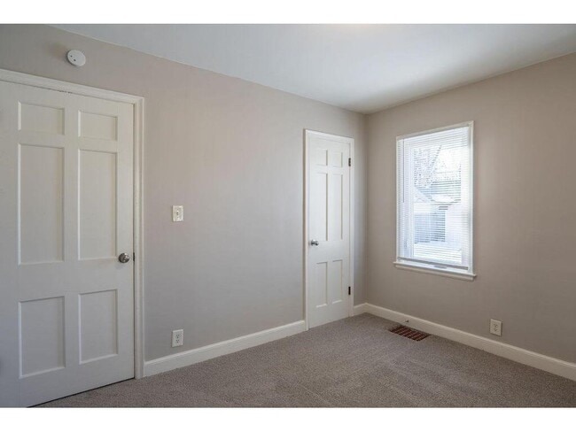 Building Photo - 5247 Dupont Ave N