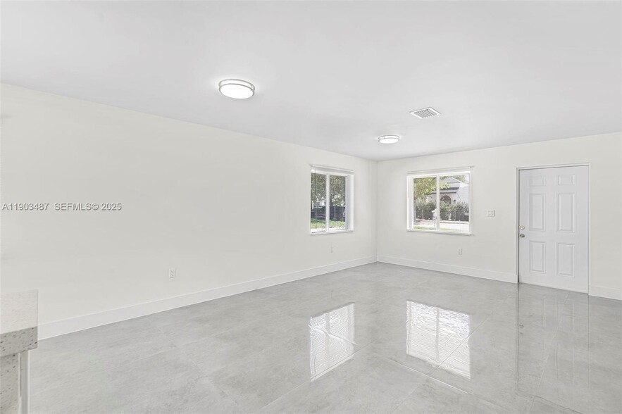 Building Photo - 933 NW 50th St