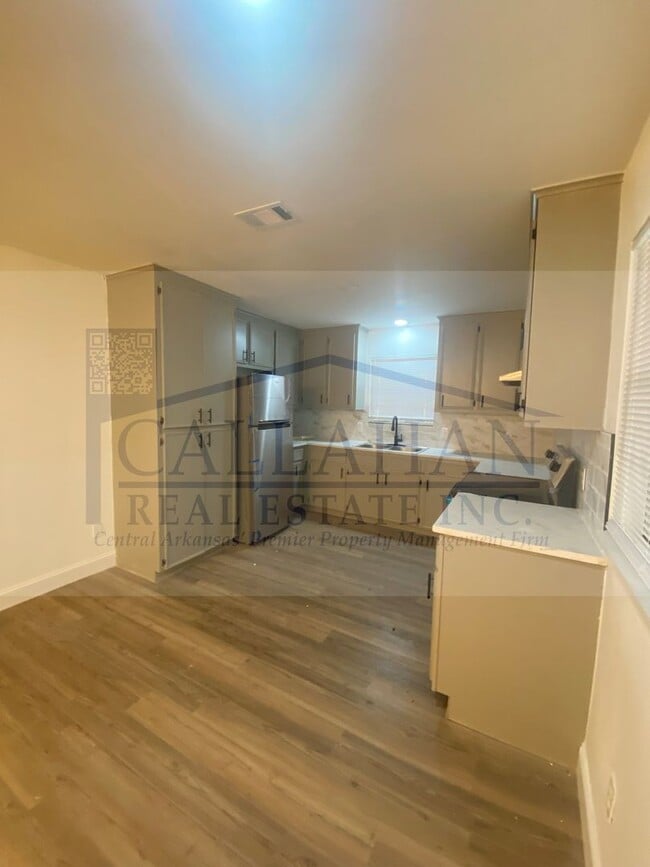Building Photo - Southwest LR 4 Bedroom Home