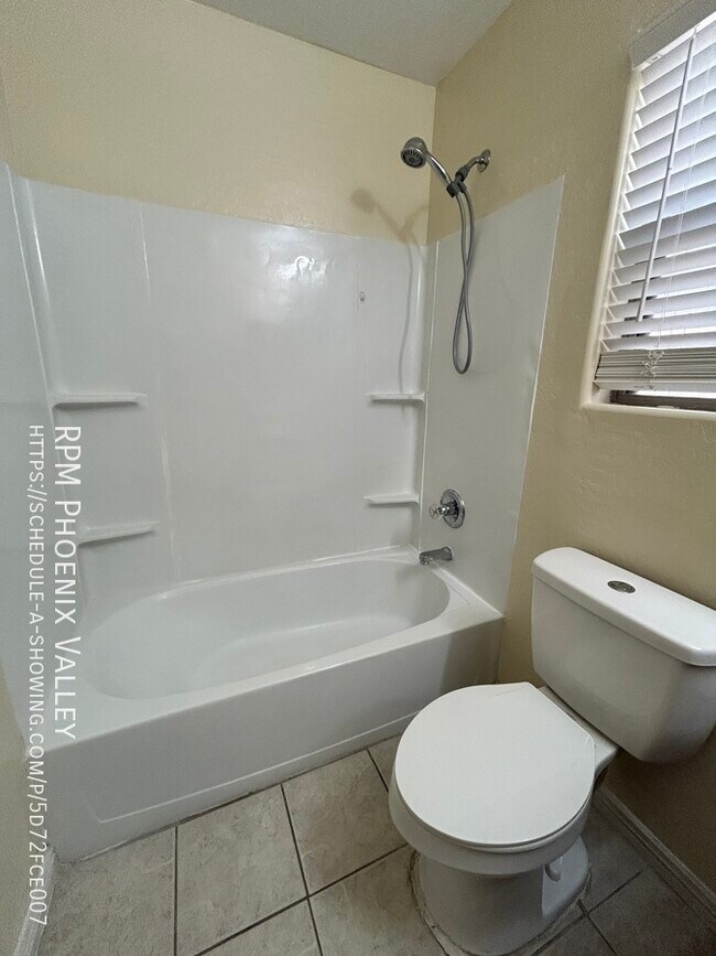 Building Photo - $150.00 off 1st Month Rent - 4 Bed / 2 Bat...