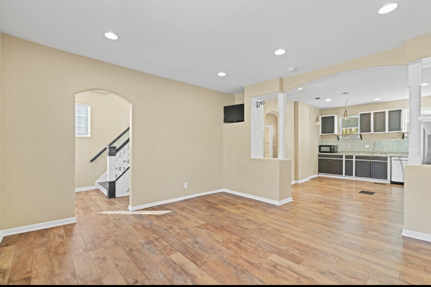 Building Photo - 873 E Livingston Ave