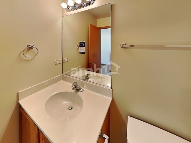 Building Photo - 1612 Lake Pointe Dr