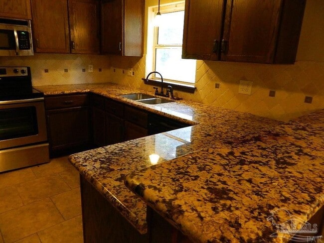 Building Photo - 212 Charleston Dr