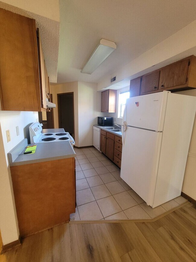 Building Photo - 2304-2306-2306 Monmouth Ct