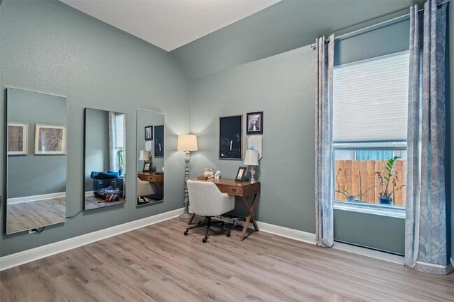 Building Photo - 4945 Strada Dr