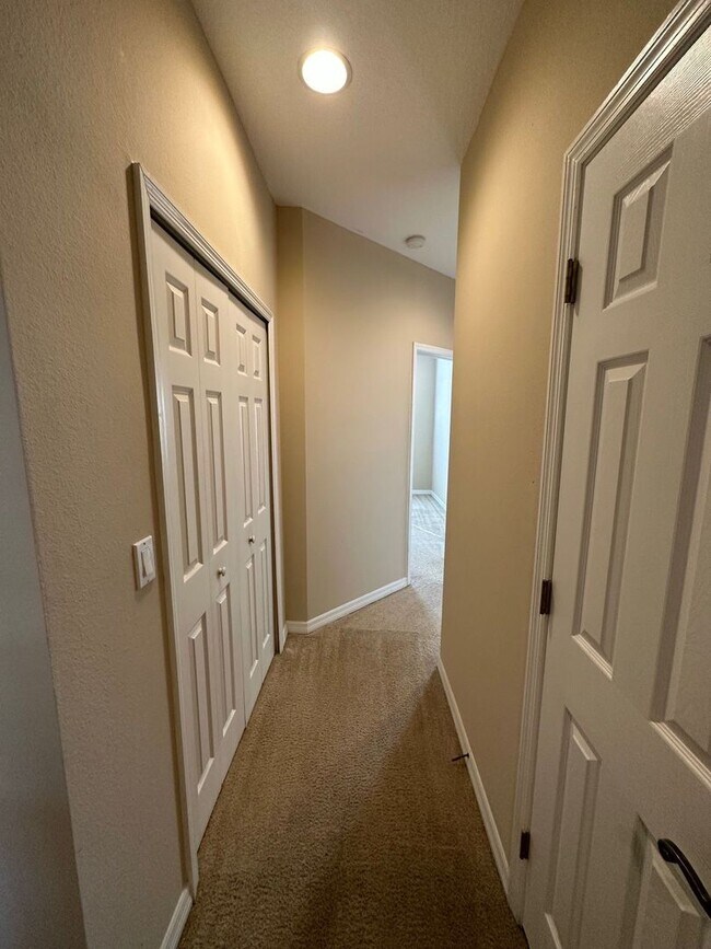 Building Photo - 629 Pinebranch Cir