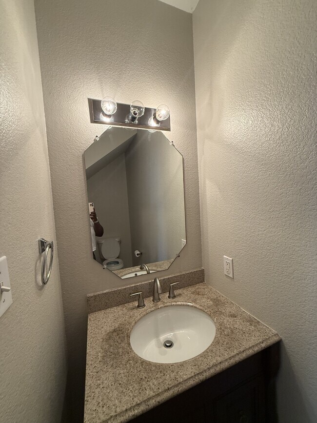 Building Photo - 502 Constellation Dr