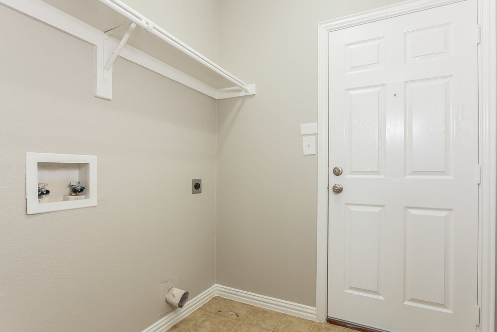 Building Photo - 609 Cove Ct