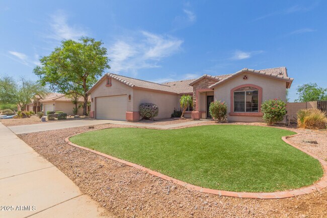 Building Photo - 1642 E Desert Ln