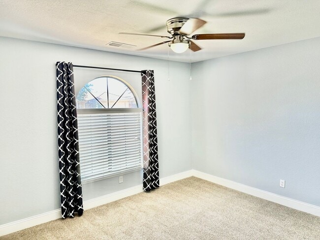 Building Photo - Fully Remodeled 3/2 in Northwest Fresno