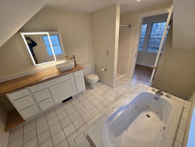 Building Photo - 5 Hillside Ave