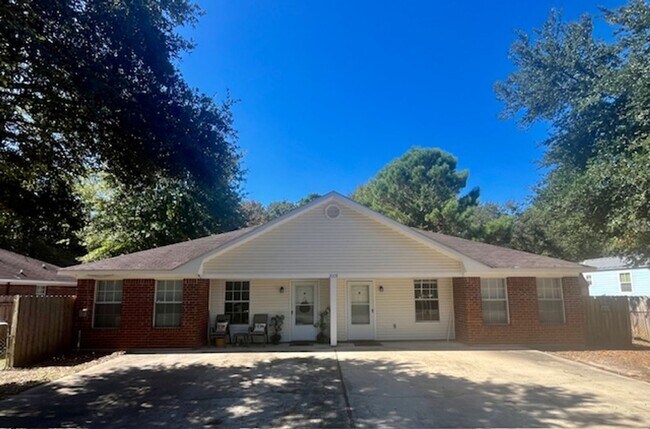 Primary Photo - 2009 S 8th St