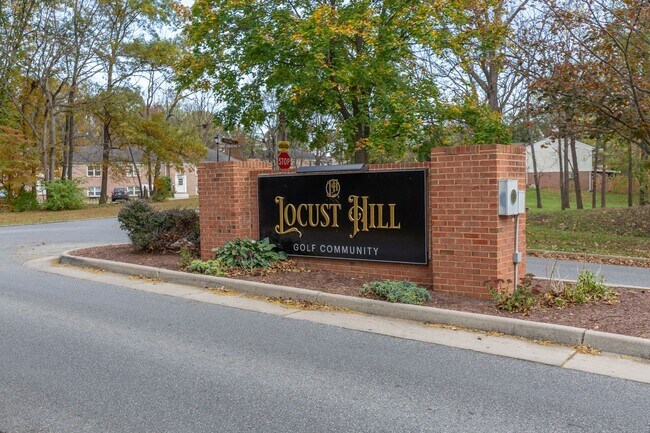 Building Photo - 4 bed, 2.5 bath Single Family Home in Charles Town's Locust Hill Community