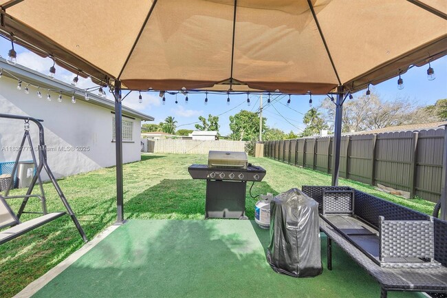 Building Photo - 9570 Jamaica Dr