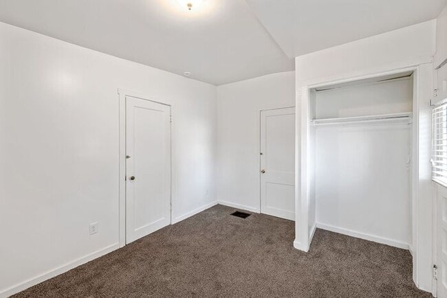 Building Photo - Charming Downtown 1-Bedroom in Historic Victorian Building