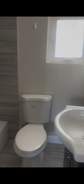 Bathroom - 220 Owen Ave