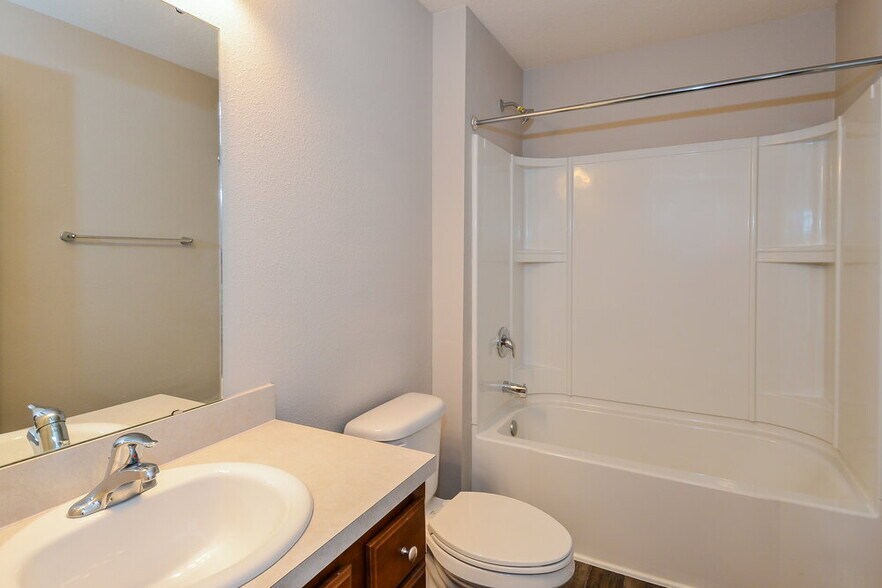 Building Photo - 6780 Sandle Dr