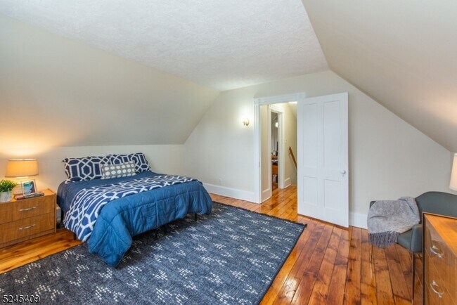 Building Photo - 121 Midland Ave