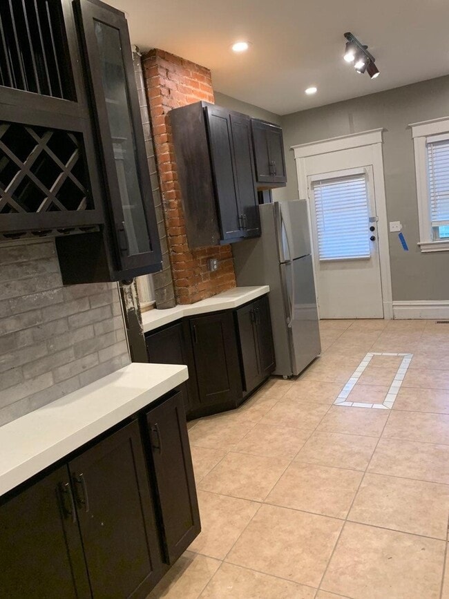 Building Photo - 825 S Braddock Ave