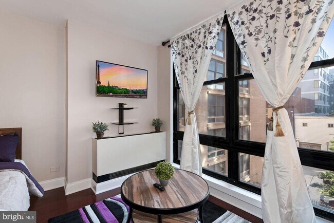 Building Photo - 1260 21st St NW