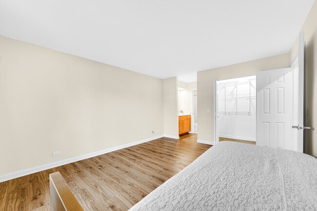 Building Photo - 1257 N Streamwood Ln