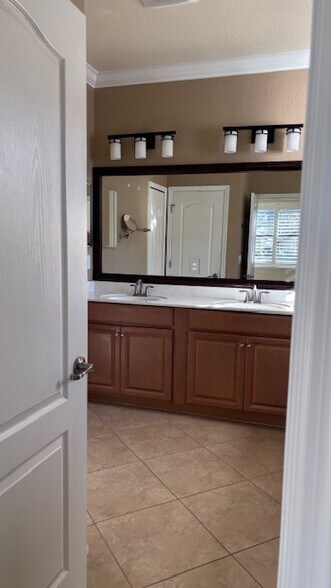 Building Photo - 3984 Treasure Cove Cir