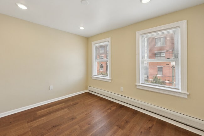 Building Photo - 325 7th St