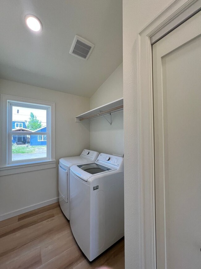 Building Photo - South Eugene Newly Remodeled