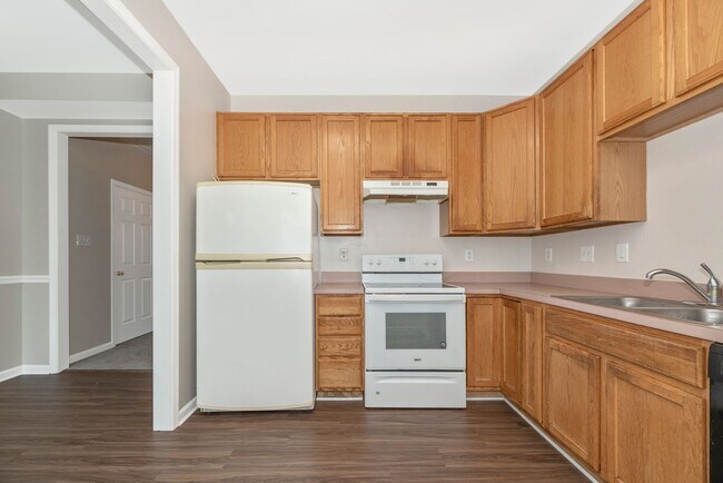 Building Photo - Beautifully Renovated Townhome in Walnut Ridge