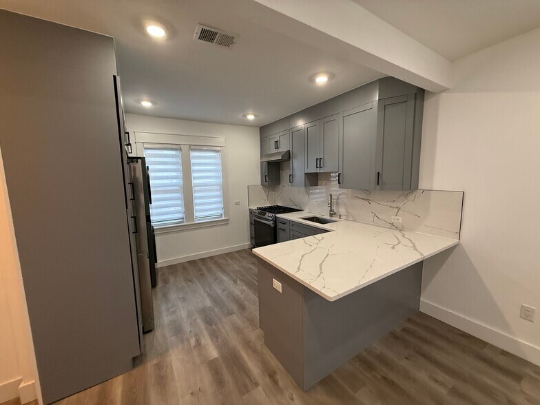 Building Photo - 517 Lincoln St