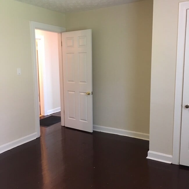 Building Photo - Spacious 3BR/2BA Home off of Taylor Blvd