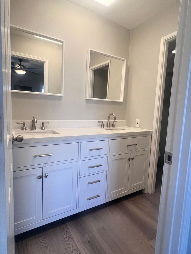 Building Photo - Fully Renovated 4 Bed / 2 Bath Home for Rent – South County (63125)