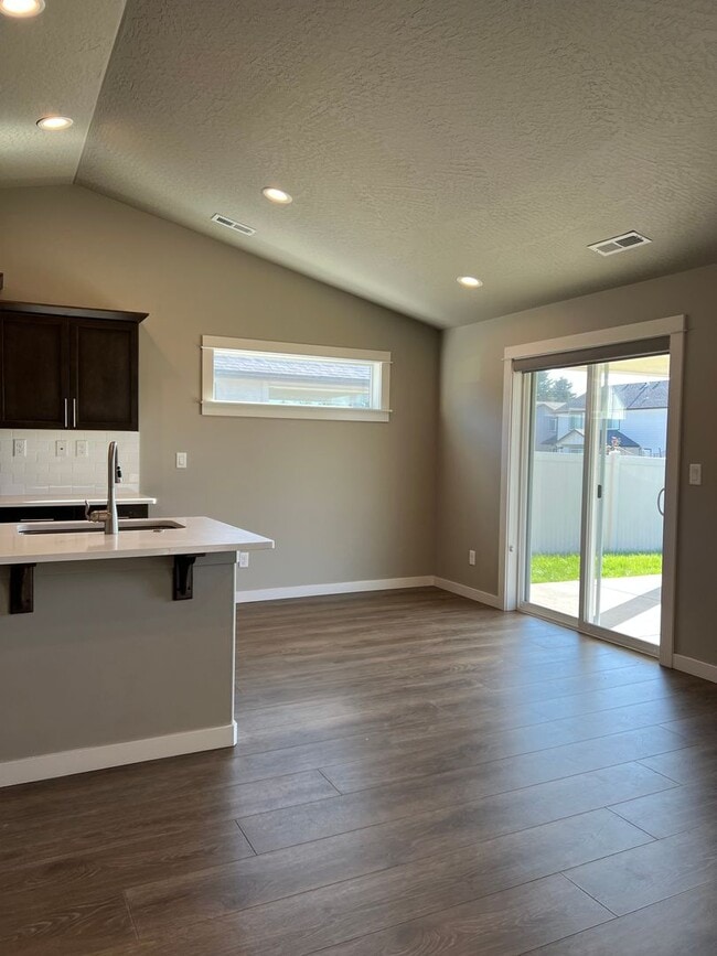 Building Photo - 3 Bedroom, 2 Bath Home  Built in 2022 - Po...