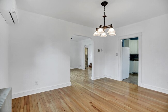 Building Photo - Charming & Upgraded 3BR Home in Arbutus wi...