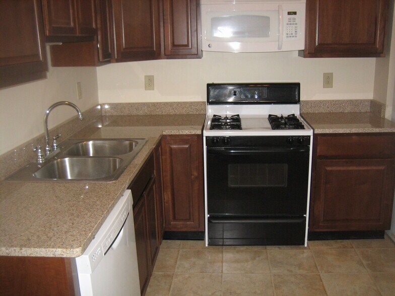 Building Photo - 142 S Bryant Ave